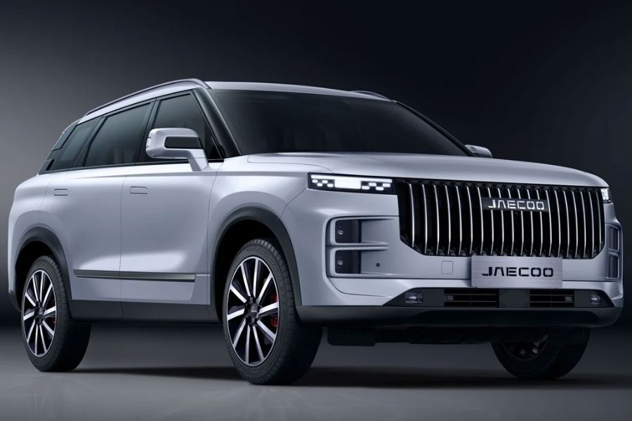 Jaecoo J7 gây ấn tượng với thiết kế tinh tế, lưới tản nhiệt “thác nước”, đèn LED sắc nét và khí động học tối ưu, vừa đẹp vừa tiết kiệm nhiên liệu.