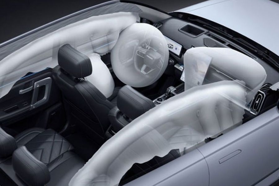 6 túi khí xung quanh xe bảo vệ người lái và hành khách tối đa