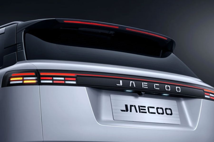 Tính năng mở cốp rảnh tay luôn sẵn sàng cho những lúc bận rộn không sẵn sàng để bấm nút trên cửa hoặc chìa khóa. Góc mở cửa sau có thể được điều chỉnh riêng lẻ và cài đặt được lưu vào bộ nhớ của xe.