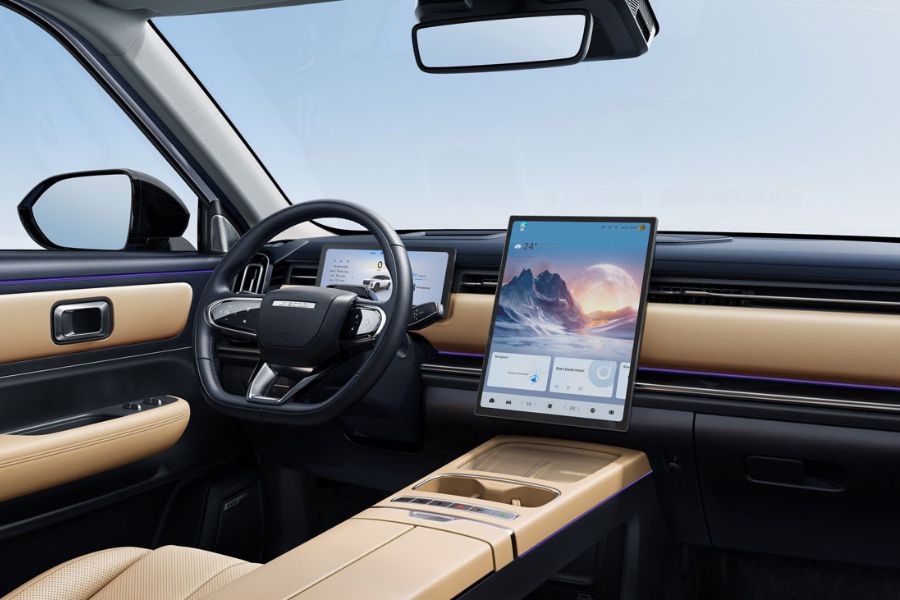 Vị trí cần số ở sau vô lăng, mang lại sự thuận tiện và dễ thao tác khi xe vận hành. Tối ưu không gian sử dụng của khu vực điều khiển trung tâm.